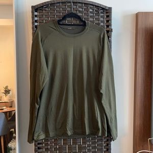 Men’s lululemon athletic long sleeve shirt LARGE